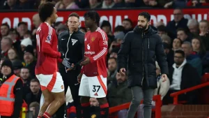 Pelatih Manchester United asal Portugal, Ruben Amorim (kanan)