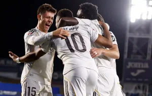 Kylian-Mbappe-dan-skuad-Real-Madrid-saat-selebrasi-gol-lawan-Getafe-di-Liga-Spanyol