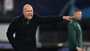 Arne Slot Slot diperkenalkan sebagai pelatih kepala, bukan manajer seperti Klopp.