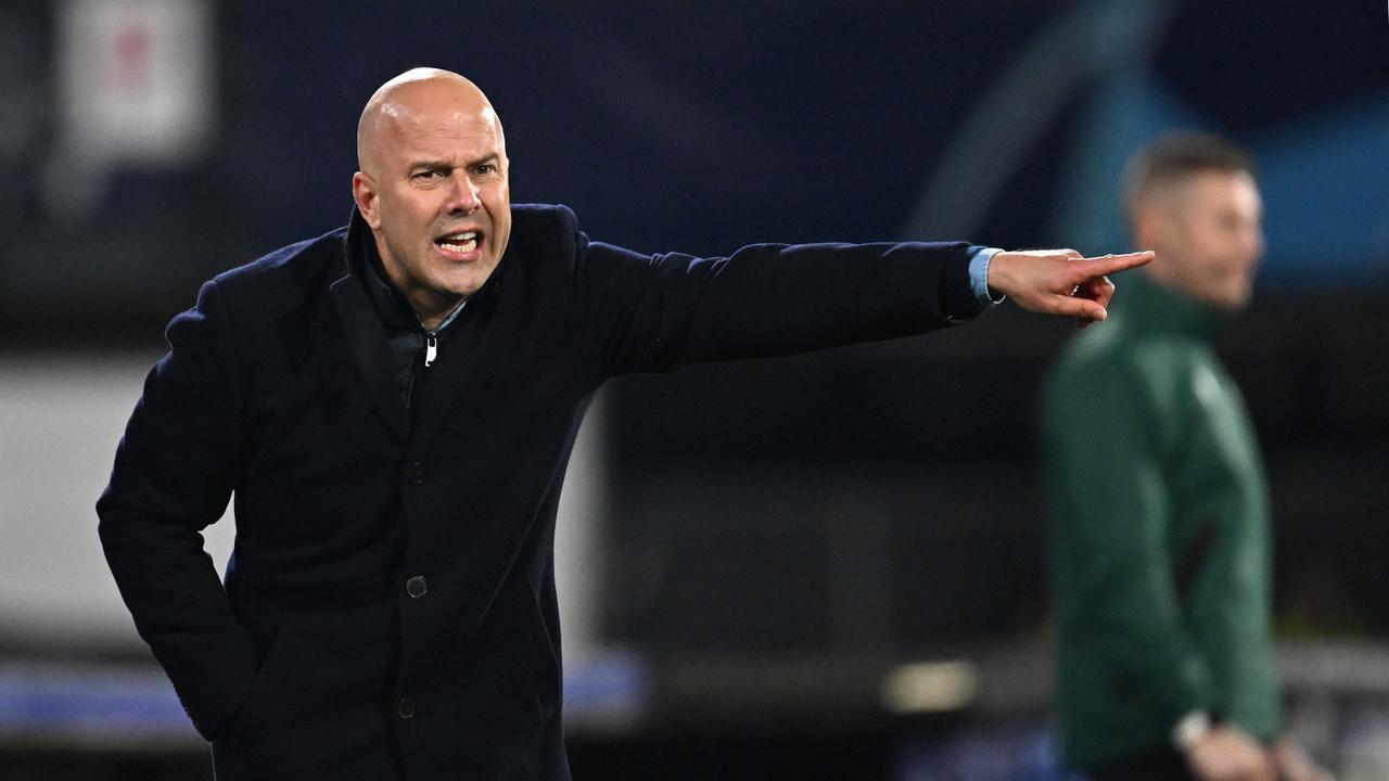 Arne Slot Slot diperkenalkan sebagai pelatih kepala, bukan manajer seperti Klopp.