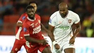 Semen Padang melawan Borneo FC Samarinda.